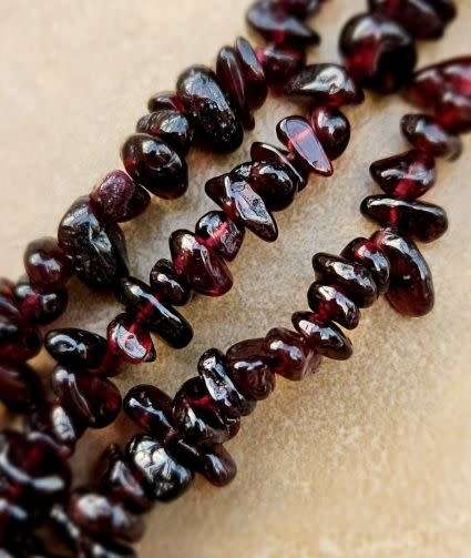 1 Strand  Grade AB / Natural / Garnet / Chips / Strand +/- 90cm
