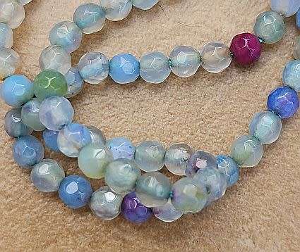 1 Strand (+/-4mm) Natural Agate  / Dyed  /Round Faceted Beads +/- 90 pcs