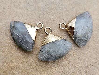 *Clearance Sale*1pc ( +/-18x 19mm) Natural / Labradorite / Dyed / Triangle  / Faceted /