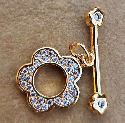 *Clearance Sale**1 pc Gold Plated  /  Flower Shape /Clear Cubic Zirconia /  Toggle Clasp