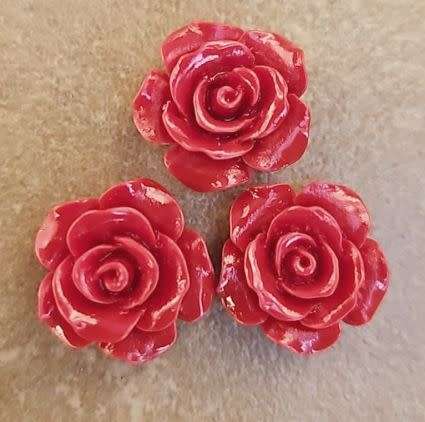 *Clearance Sale*1pc  Synthetic Coral Rose / Red  / Dyed /  Beads /