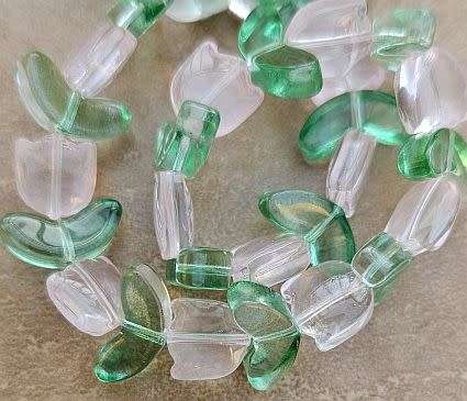 *Clearance Sale*5pc x Light Pink / Green  / Painted / Flower /  Glass Beads / 1 Flower consists