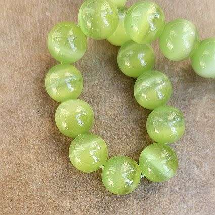 *Clearance Sale*10pc x 10mm Lime Green Cat`s Eye Beads