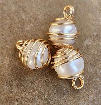 *Clearane Sale*1pc Natural  Freshwater Pearl /  Gold Plated Copper Wire Cage / Pendant