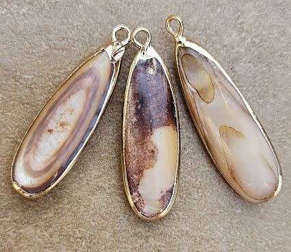 *Clearance Sale*1pc (+/- 32 x10mm)  Shell Pendant / Light Brown / Dyed / Gold Edge/ Drop