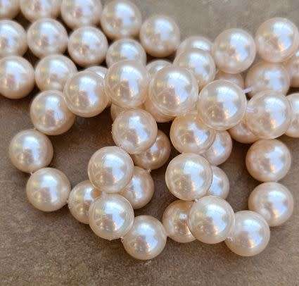 *Clearance Sale*1 Strand (10mm)  Natural / Shell Pearl / Pink / Round Beads (+/-36pcs per strand)