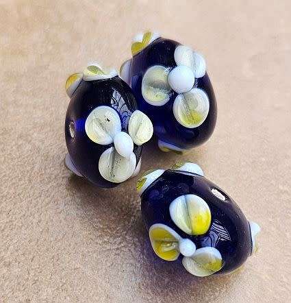 *Clearance Sale*1Pc x (+/-22x12mm)  Dark Blue / Yellow & White Flower Detail / Handmade Lampwork
