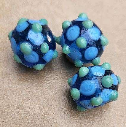 *Clearance Sale*1Pc x (+/-18x14mm)   Blue / Light Blue & Green  Detail / Handmade Lampwork