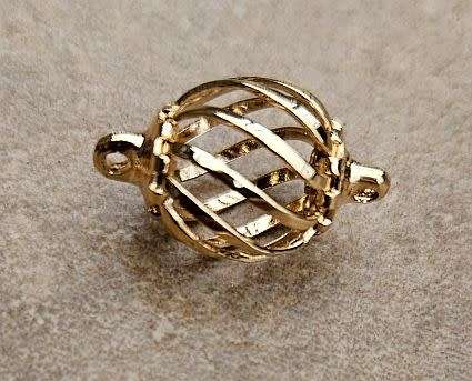 Clearance Sale** 1pc (17x10mm) Hollow  /  Gold Plated  / Brass /  Link / Connector - Each