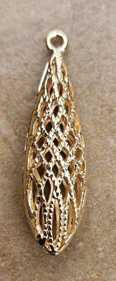 Clearance Sale ** 1pc  Brass / Gold Plated / Filigree / Hollow Drop /   Pendant / 35x10mm