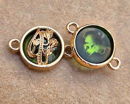 *Clearance Sale*1pc  Gold Tone / Flowers / Green Glass Bead / Connector / Link / Flat Round +/-