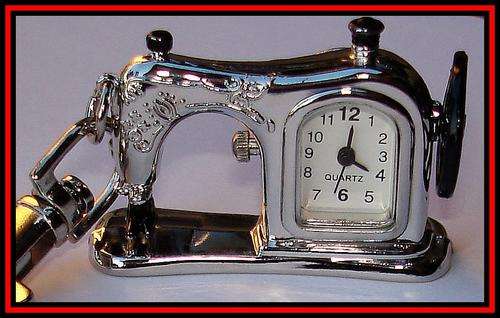 SEWING MACHINE   KEYRING PENDANT WATCH