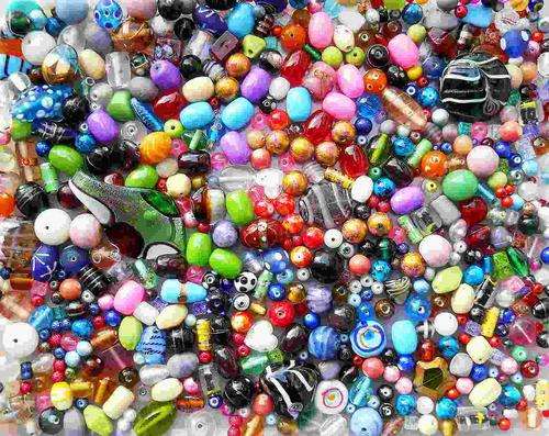 1.2 Kg Mix Lot Glass Beads & Findings