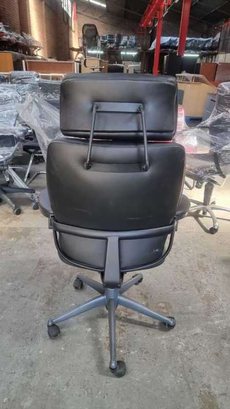 Office Chair with Headrest