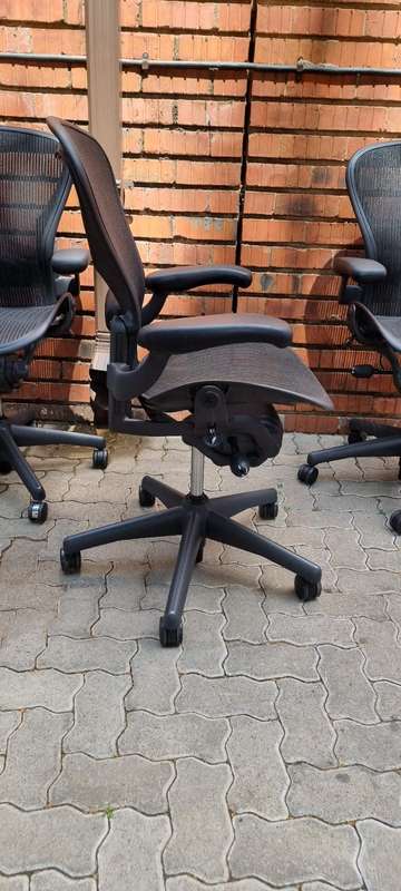HERMAN MILLER OFFICE CHAIRS AERON SIZE B