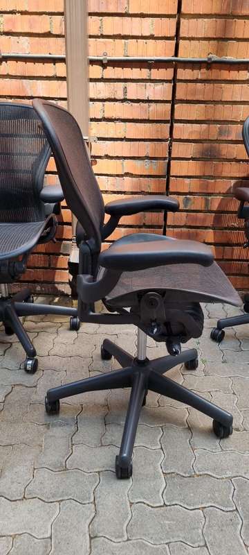 HERMAN MILLER OFFICE CHAIRS AERON SIZE B