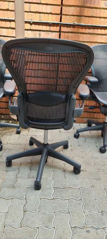HERMAN MILLER OFFICE CHAIRS AERON SIZE B