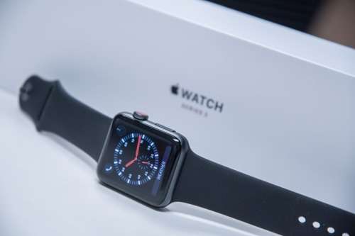 Apple Watch Series 3 - 42mm Large Display - Space Grey with GPS, Siri and Phone Calls