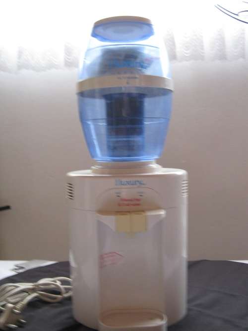 Little Luxury Water cooler / dispenser (COUNTERTOP) with filter  --  Hot and cold water tap