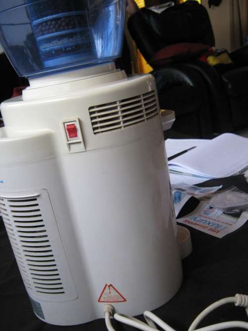 Little Luxury Water cooler / dispenser (COUNTERTOP) with filter  --  Hot and cold water tap