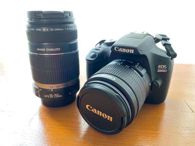 Canon EOS 2000D 24MPX  2 lens bundle