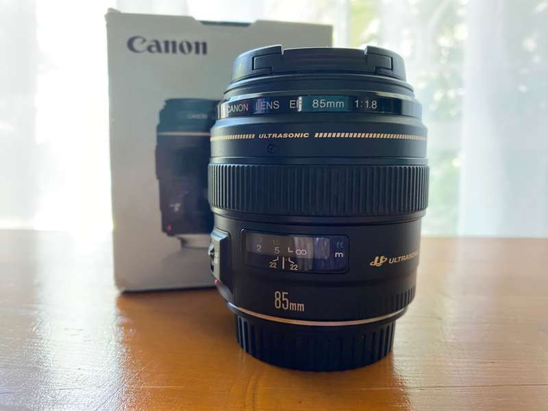 Canon EF 85mm f/1.8 USM Lens for Canon DSLR CAMERAS