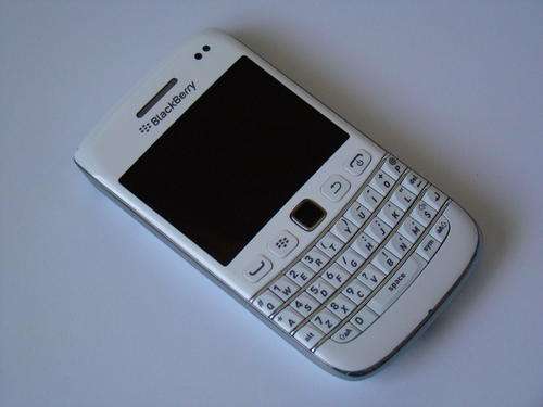 WHITE BLACKBERRY BOLD 9790