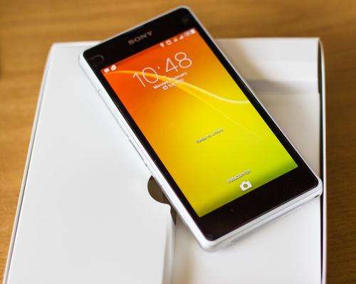 White Sony Z1 Compact in Excellent Condition