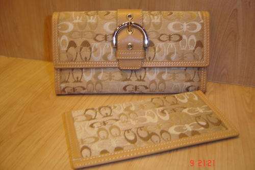 !!!Cream Guess Money Purse with an extra Note holder!!! DO NOT MISS!!!!