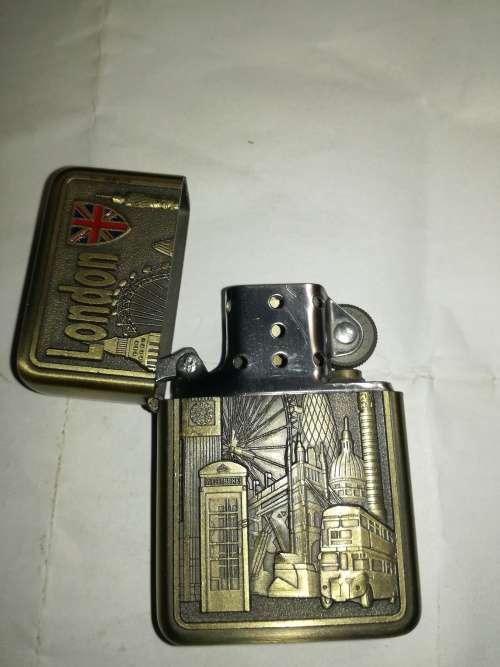 Flint lighter with embosed London emblem
