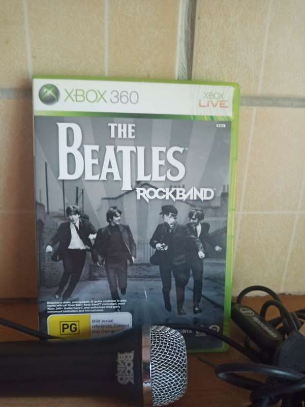 Xbox 360 The Beatles Rock band with mic