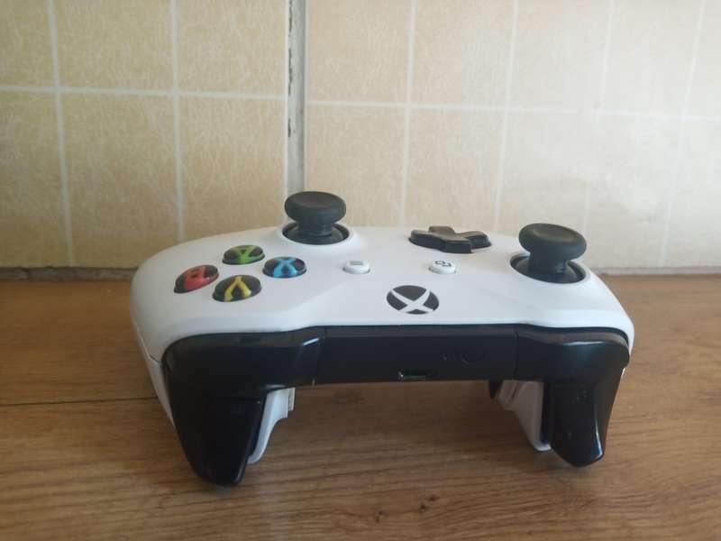 Xbox one s original controller for parts