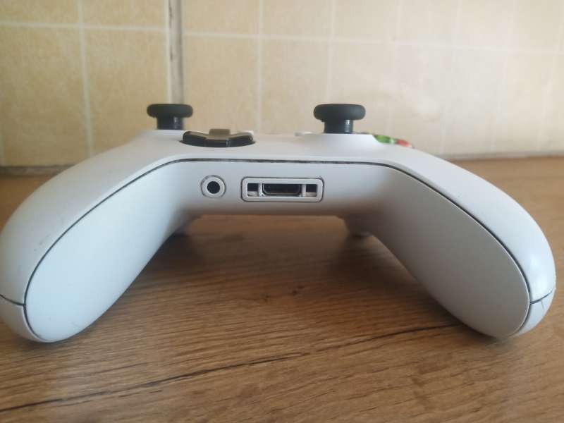 Xbox one s original controller for parts