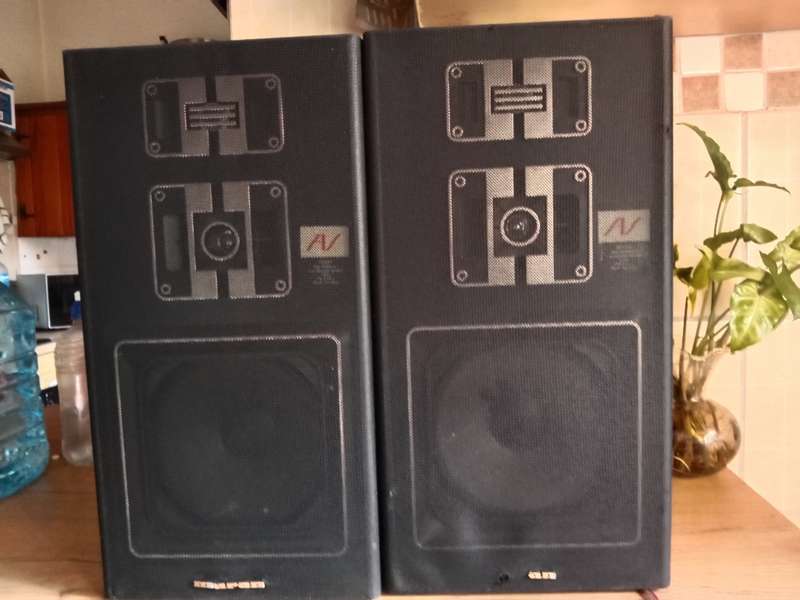 Vintage Marantz bookshelf speakers