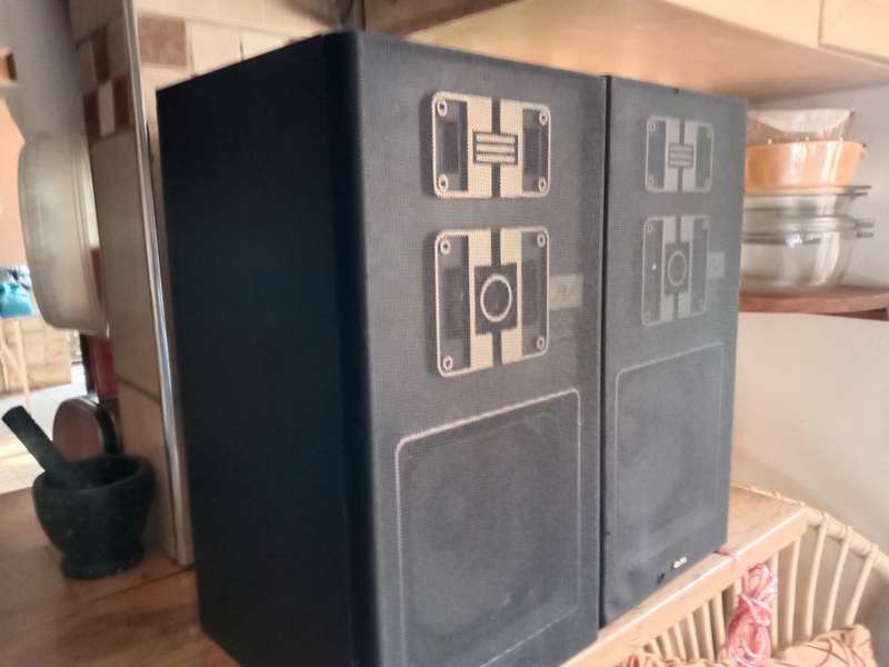 Vintage Marantz bookshelf speakers
