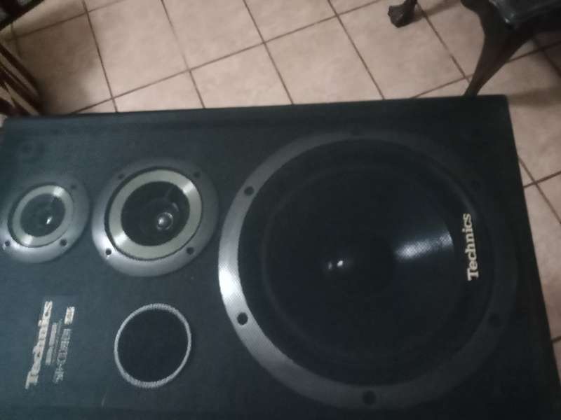 Technics SB CD 101 hifi speakers. Please read