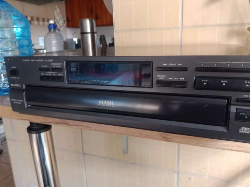 Technics 5 disc CD player for parts or repair