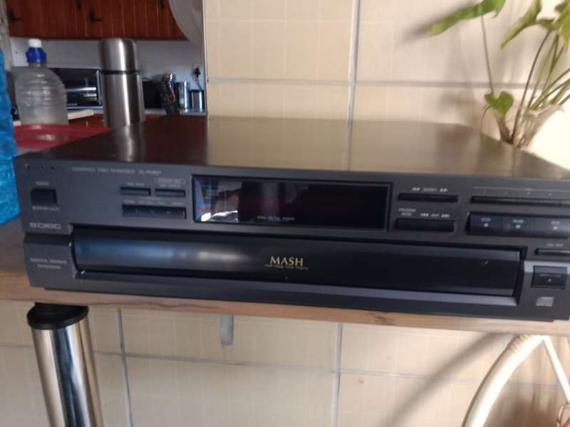 Technics 5 disc CD player for parts or repair
