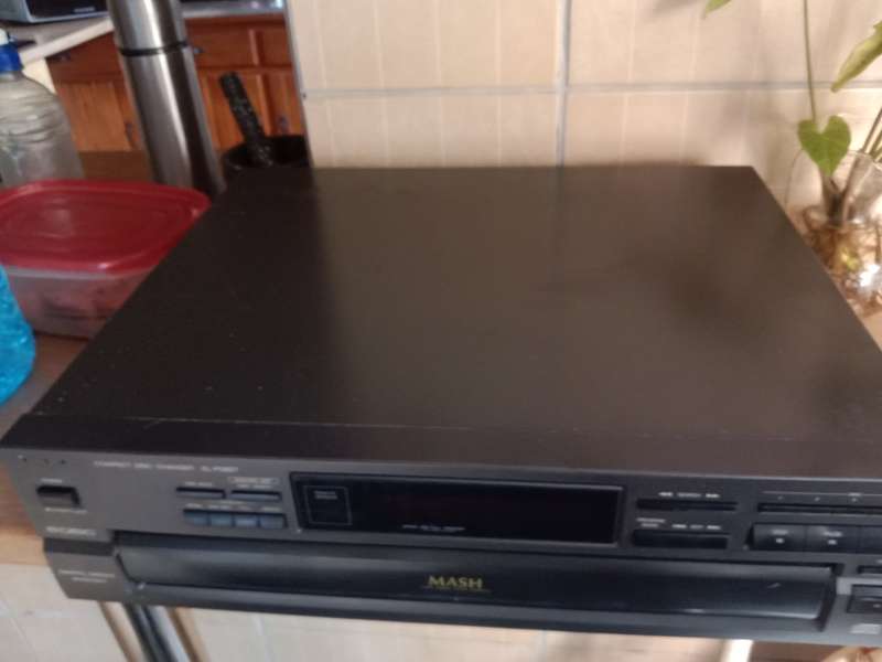 Technics 5 disc CD player for parts or repair