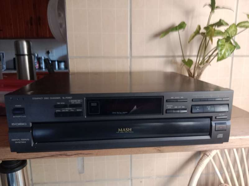 Technics 5 disc CD player for parts or repair