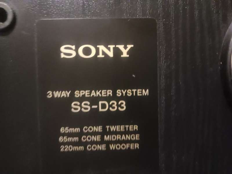 Vintage Sony SS D33 bookshelf speakers