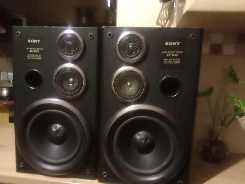 Vintage Sony SS D33 bookshelf speakers