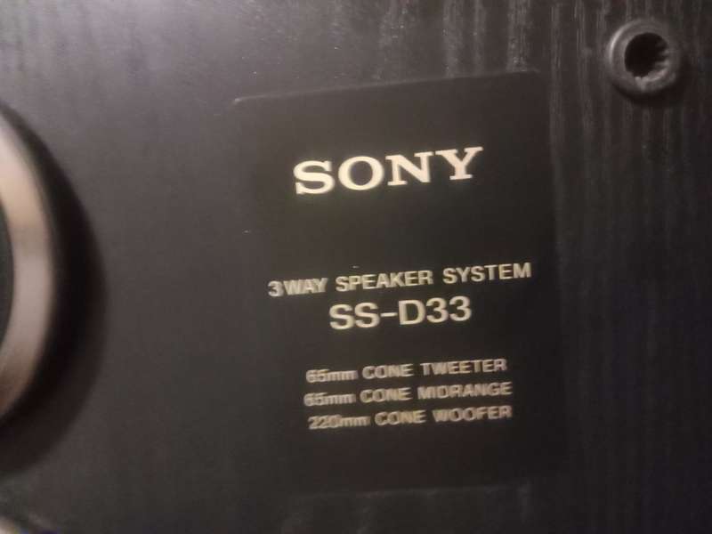 Vintage Sony SS D33 bookshelf speakers