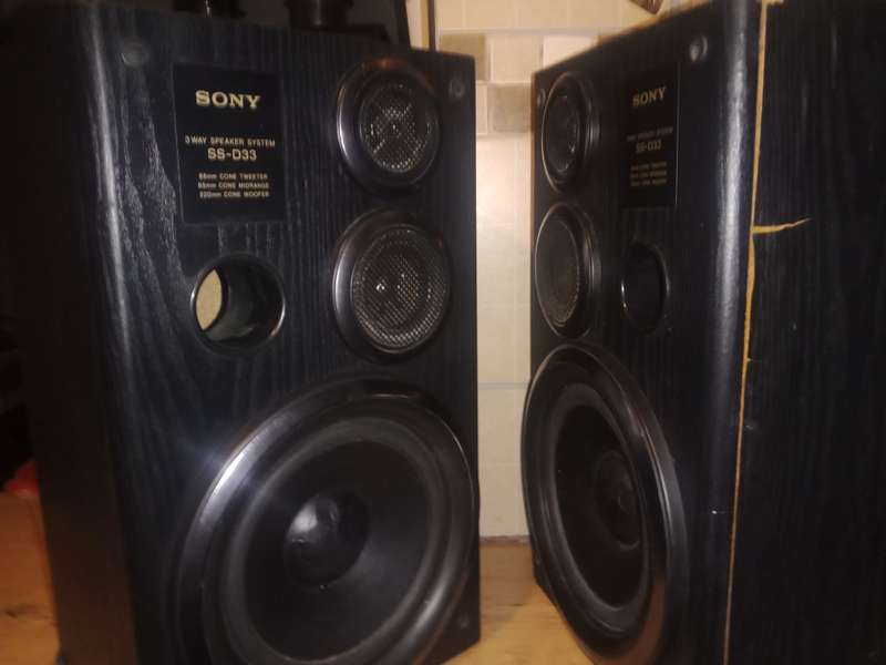 Vintage Sony SS D33 bookshelf speakers