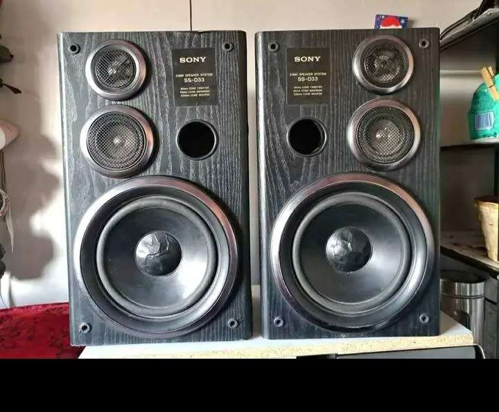 Vintage Sony SS D33 bookshelf speakers