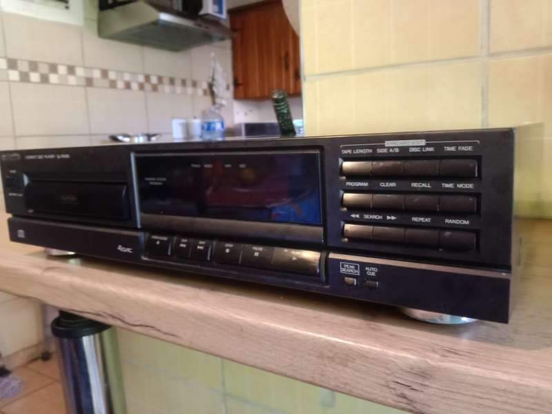Technics Mash CD player SL PG100 for repair or parts