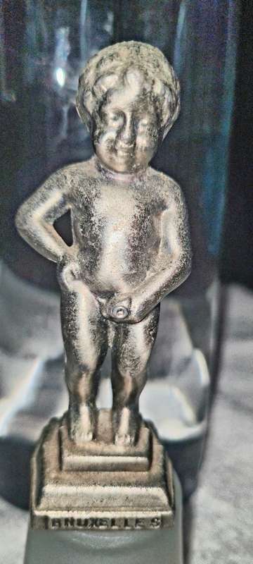 Fountain BRUXELLES Brussels Little Boy Man Peeing Silver Metal Figurine