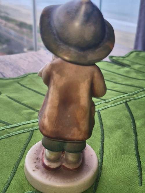 Goebel Hummel Figurine Lost Sheep 68
