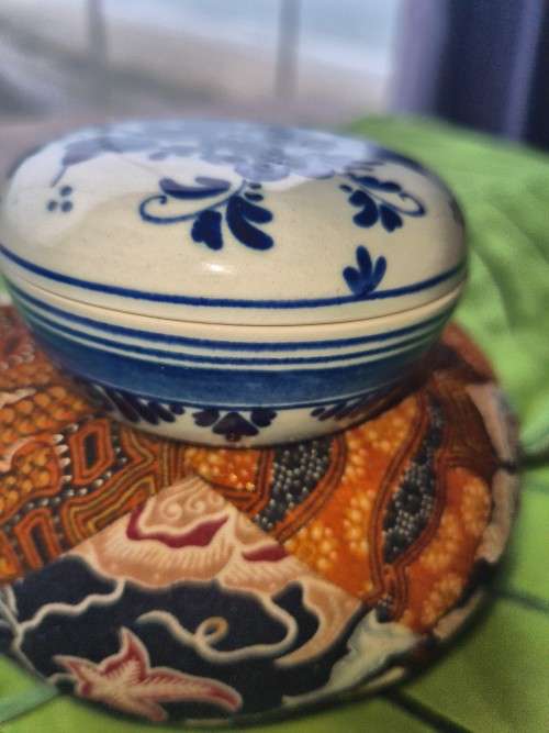 Rare Find!!  Blue Willow Delft Holland Glass Delftware Floral Pin
