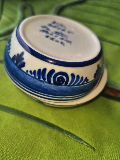 Rare Find!!  Blue Willow Delft Holland Glass Delftware Floral Pin